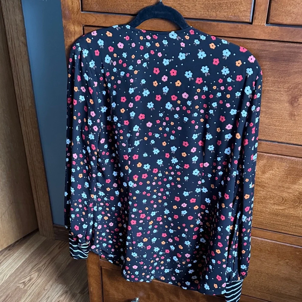 Cabi Cheerful Blouse - Picture 3 of 3